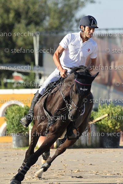 MARTINENGO_PRO UND CONTRA_ECC_2011_SS3_8070.jpg